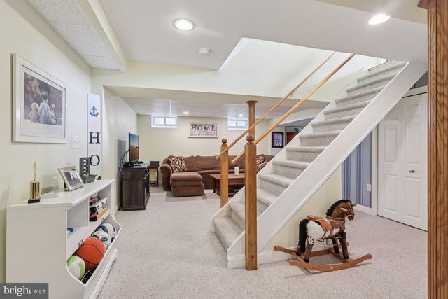 15 CONTINENTAL LN, Marlton, NJ 08053