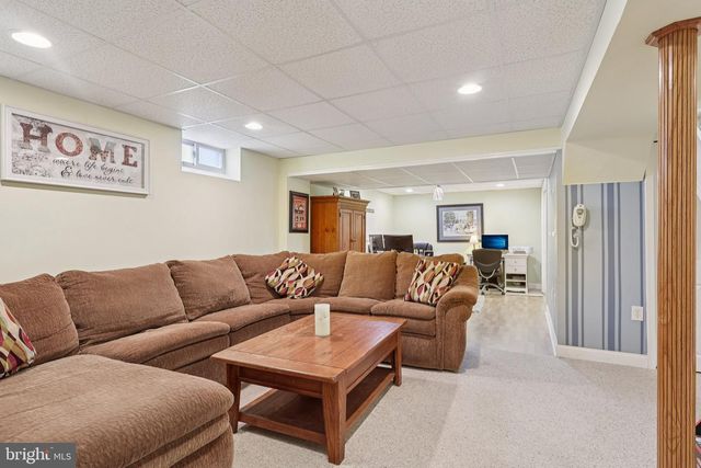 15 CONTINENTAL LN, Marlton, NJ 08053