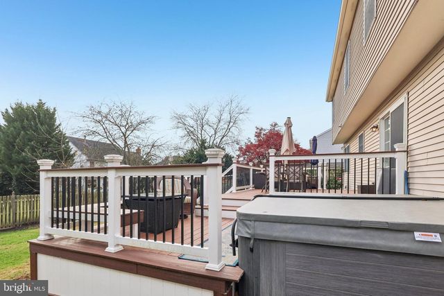 15 CONTINENTAL LN, Marlton, NJ 08053