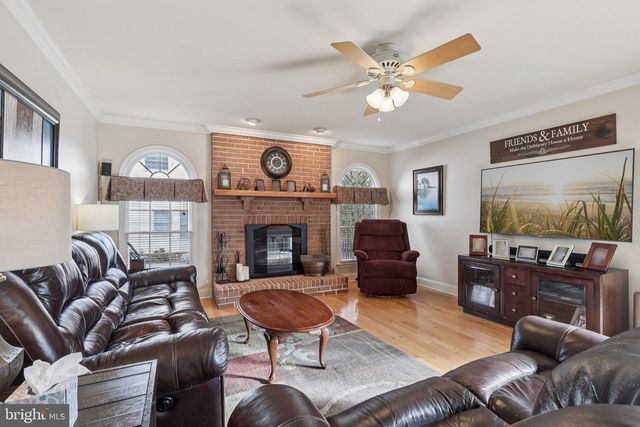 15 CONTINENTAL LN, Marlton, NJ 08053