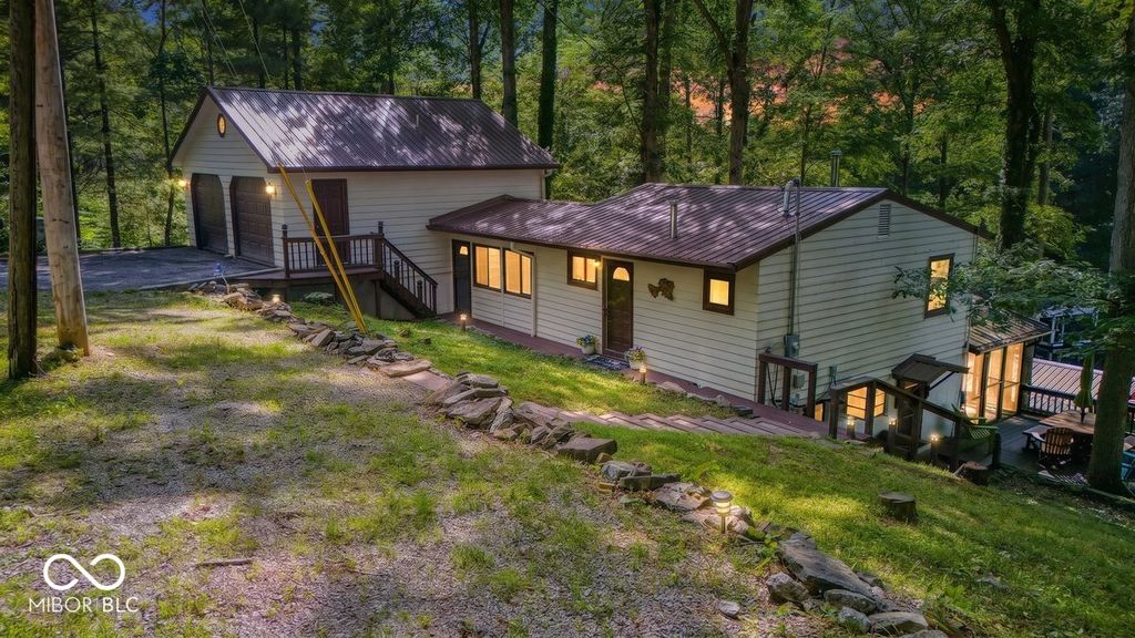 7254 Halibut Drive, Nineveh, IN 46164