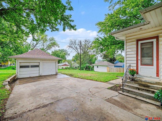 429 E 3rd Street, Papillion, NE 68046