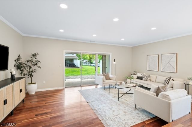 31 Bethany Ct, Franklin Twp., NJ 08823