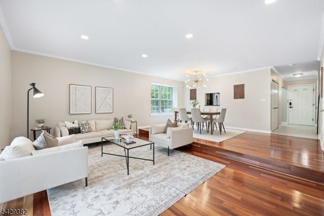 31 Bethany Ct, Franklin Twp., NJ 08823