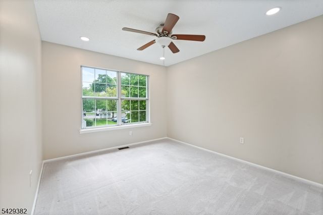 31 Bethany Ct, Franklin Twp., NJ 08823