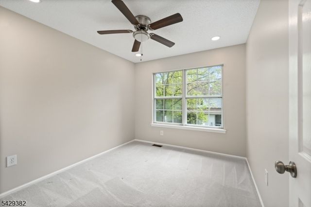 31 Bethany Ct, Franklin Twp., NJ 08823