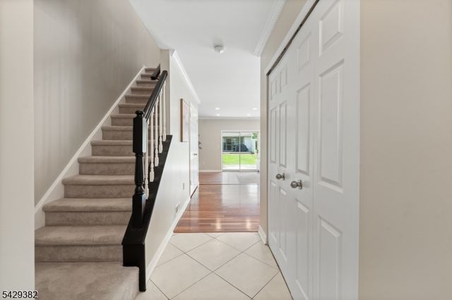 31 Bethany Ct, Franklin Twp., NJ 08823