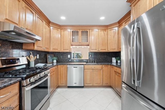 31 Bethany Ct, Franklin Twp., NJ 08823
