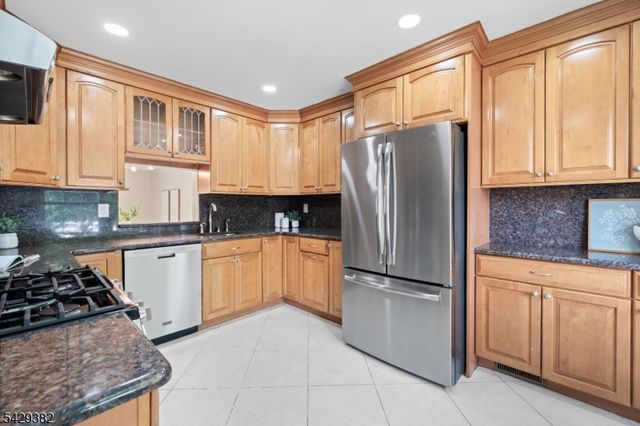 31 Bethany Ct, Franklin Twp., NJ 08823