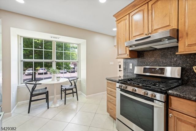 31 Bethany Ct, Franklin Twp., NJ 08823