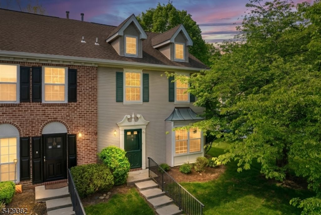 31 Bethany Ct, Franklin Twp., NJ 08823