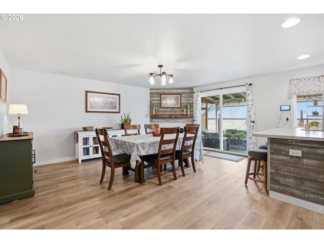 242 ADAMS Dr, Kelso, WA 98626