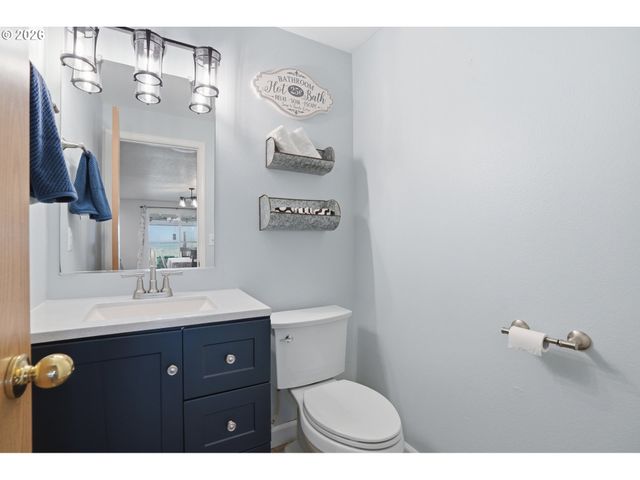 242 ADAMS Dr, Kelso, WA 98626