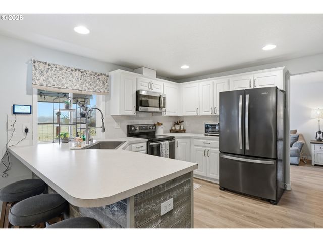 242 ADAMS Dr, Kelso, WA 98626