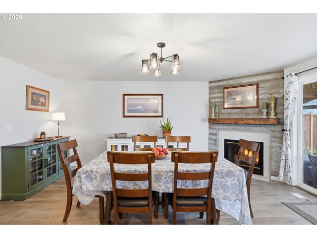 242 ADAMS Dr, Kelso, WA 98626