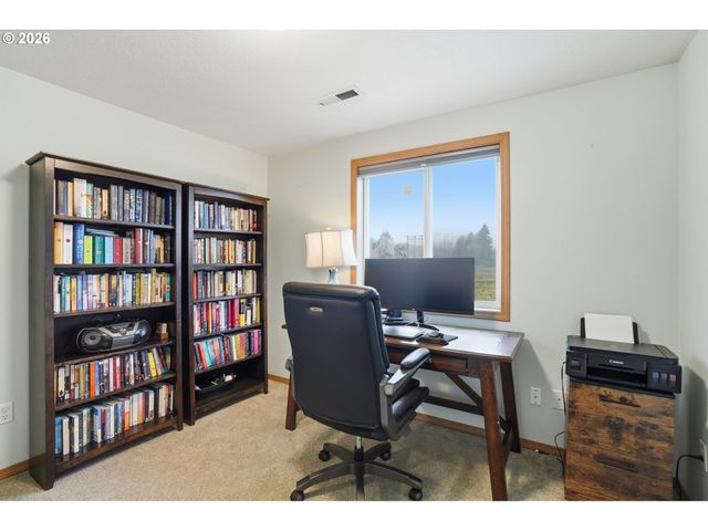 242 ADAMS Dr, Kelso, WA 98626