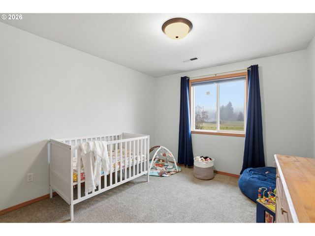 242 ADAMS Dr, Kelso, WA 98626