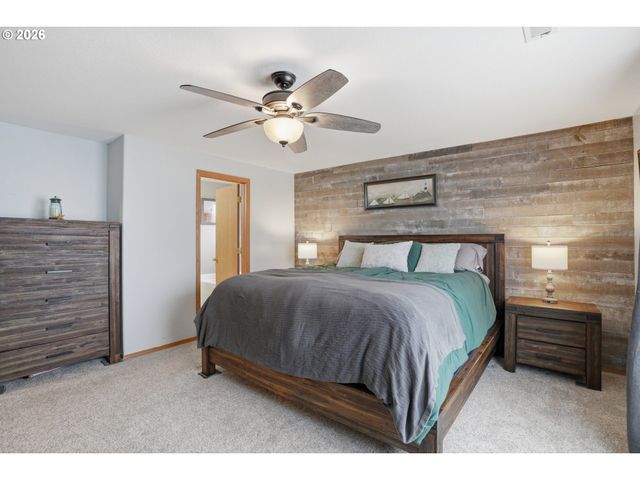 242 ADAMS Dr, Kelso, WA 98626