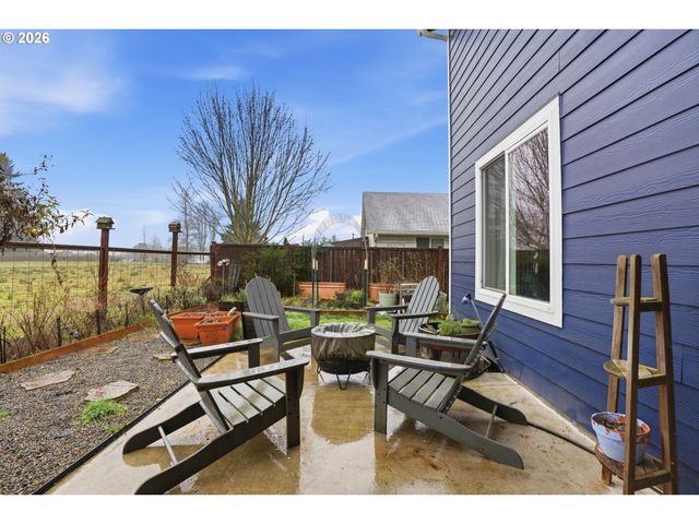 242 ADAMS Dr, Kelso, WA 98626