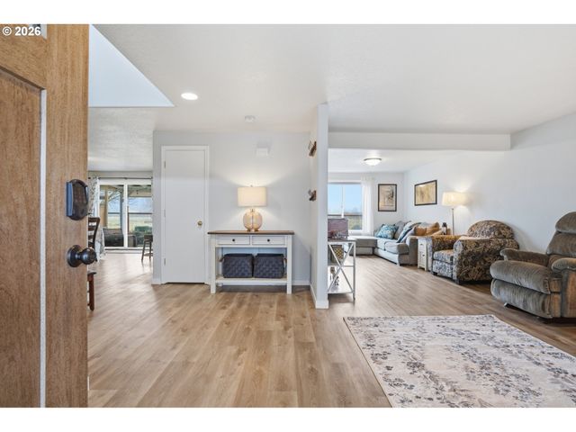 242 ADAMS Dr, Kelso, WA 98626