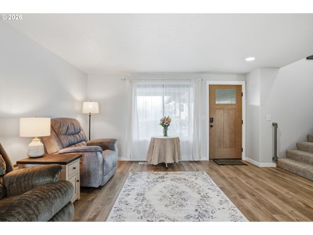 242 ADAMS Dr, Kelso, WA 98626