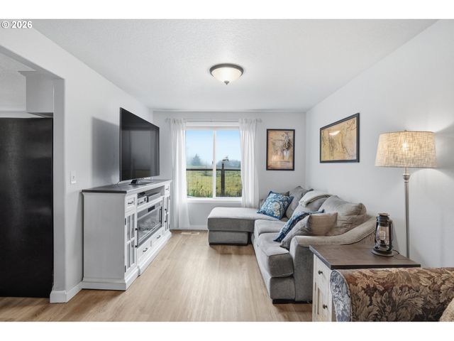 242 ADAMS Dr, Kelso, WA 98626