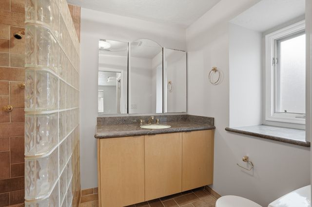 10 LA MONTAGNE LN, Sandy, UT 84092