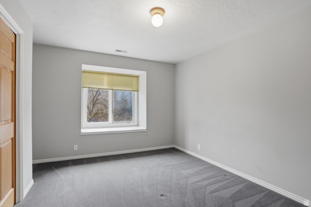 10 LA MONTAGNE LN, Sandy, UT 84092