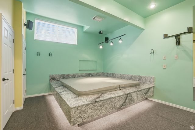 10 LA MONTAGNE LN, Sandy, UT 84092