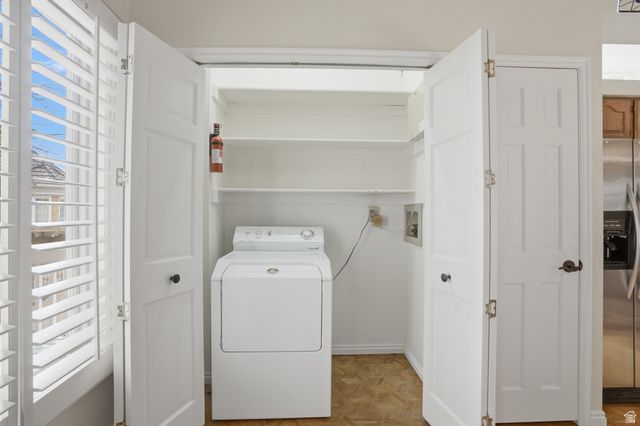 10 LA MONTAGNE LN, Sandy, UT 84092