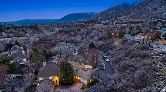 10 LA MONTAGNE LN, Sandy, UT 84092