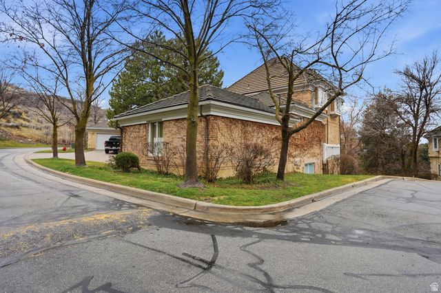 10 LA MONTAGNE LN, Sandy, UT 84092