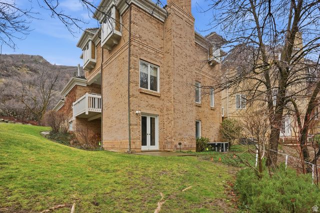 10 LA MONTAGNE LN, Sandy, UT 84092