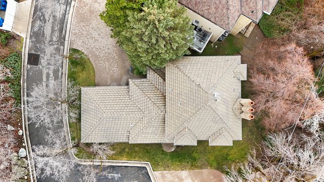 10 LA MONTAGNE LN, Sandy, UT 84092