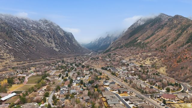 10 LA MONTAGNE LN, Sandy, UT 84092