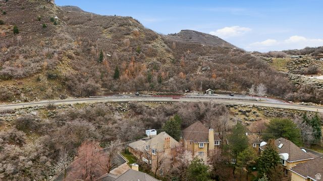 10 LA MONTAGNE LN, Sandy, UT 84092