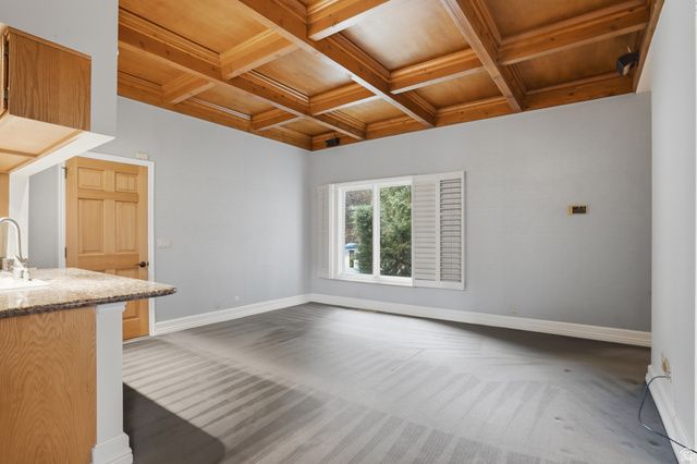 10 LA MONTAGNE LN, Sandy, UT 84092