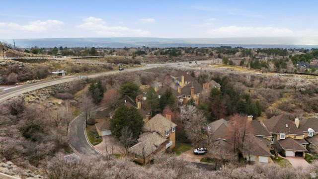 10 LA MONTAGNE LN, Sandy, UT 84092