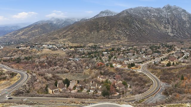 10 LA MONTAGNE LN, Sandy, UT 84092