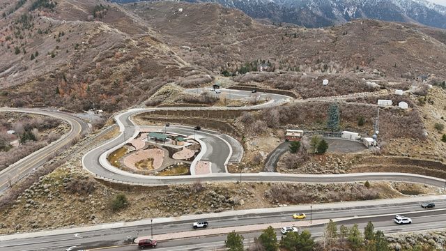 10 LA MONTAGNE LN, Sandy, UT 84092