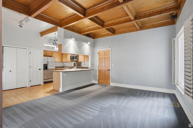 10 LA MONTAGNE LN, Sandy, UT 84092