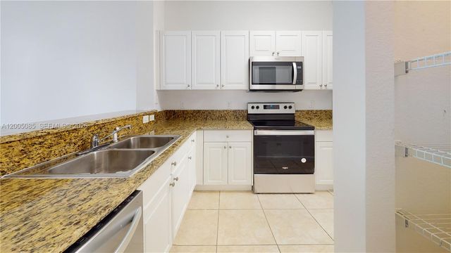 2929 SE 2nd St 7, Homestead, FL 33033