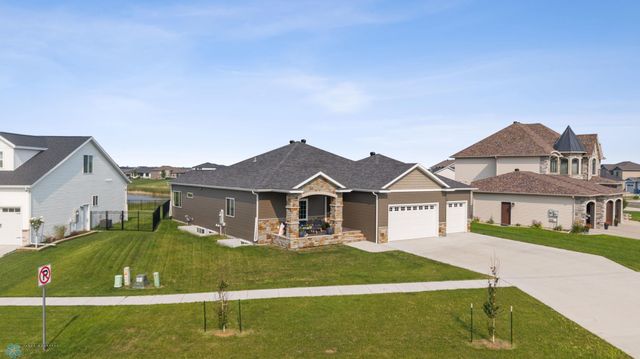 6884 21st Street S, Fargo, ND 58104