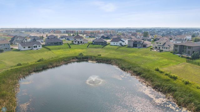 6884 21st Street S, Fargo, ND 58104