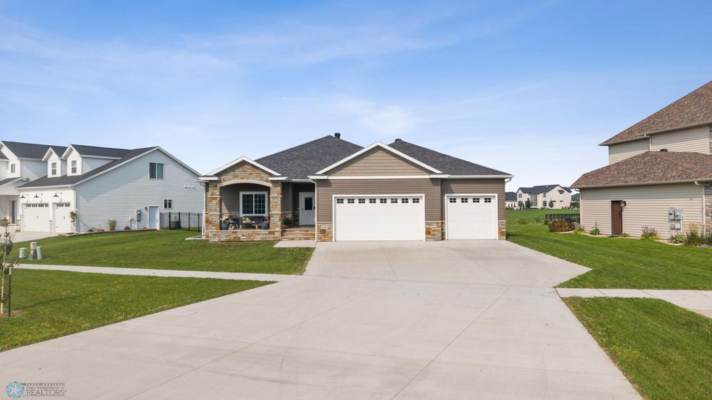 6884 21st Street S, Fargo, ND 58104