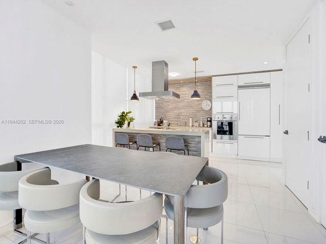 1100 Biscayne Blvd 4001, Miami, FL 33132