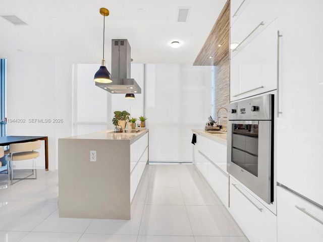 1100 Biscayne Blvd 4001, Miami, FL 33132