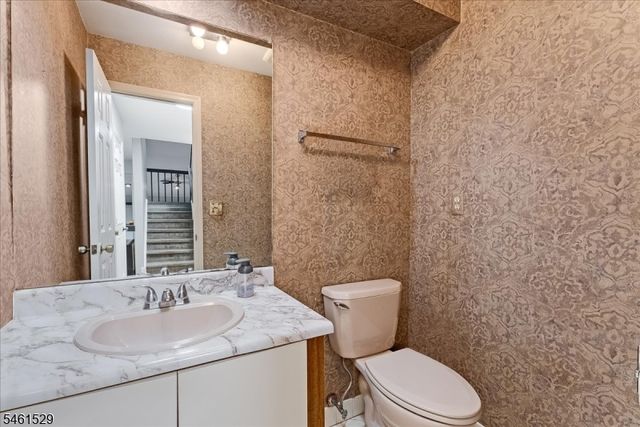 108 Saratoga Sq, Wayne Twp., NJ 07470