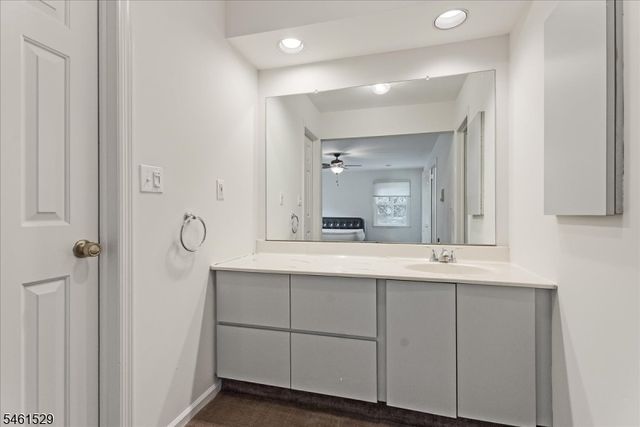 108 Saratoga Sq, Wayne Twp., NJ 07470