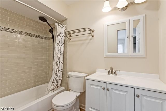 108 Saratoga Sq, Wayne Twp., NJ 07470